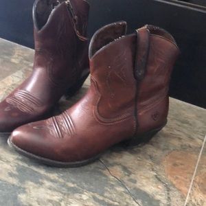 Womens Ariat cowgirl boots